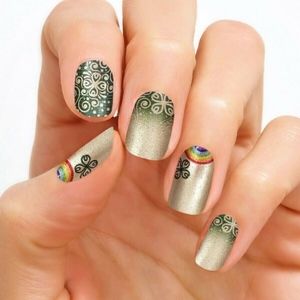 Color Street RETIRED Clover The Rainbow